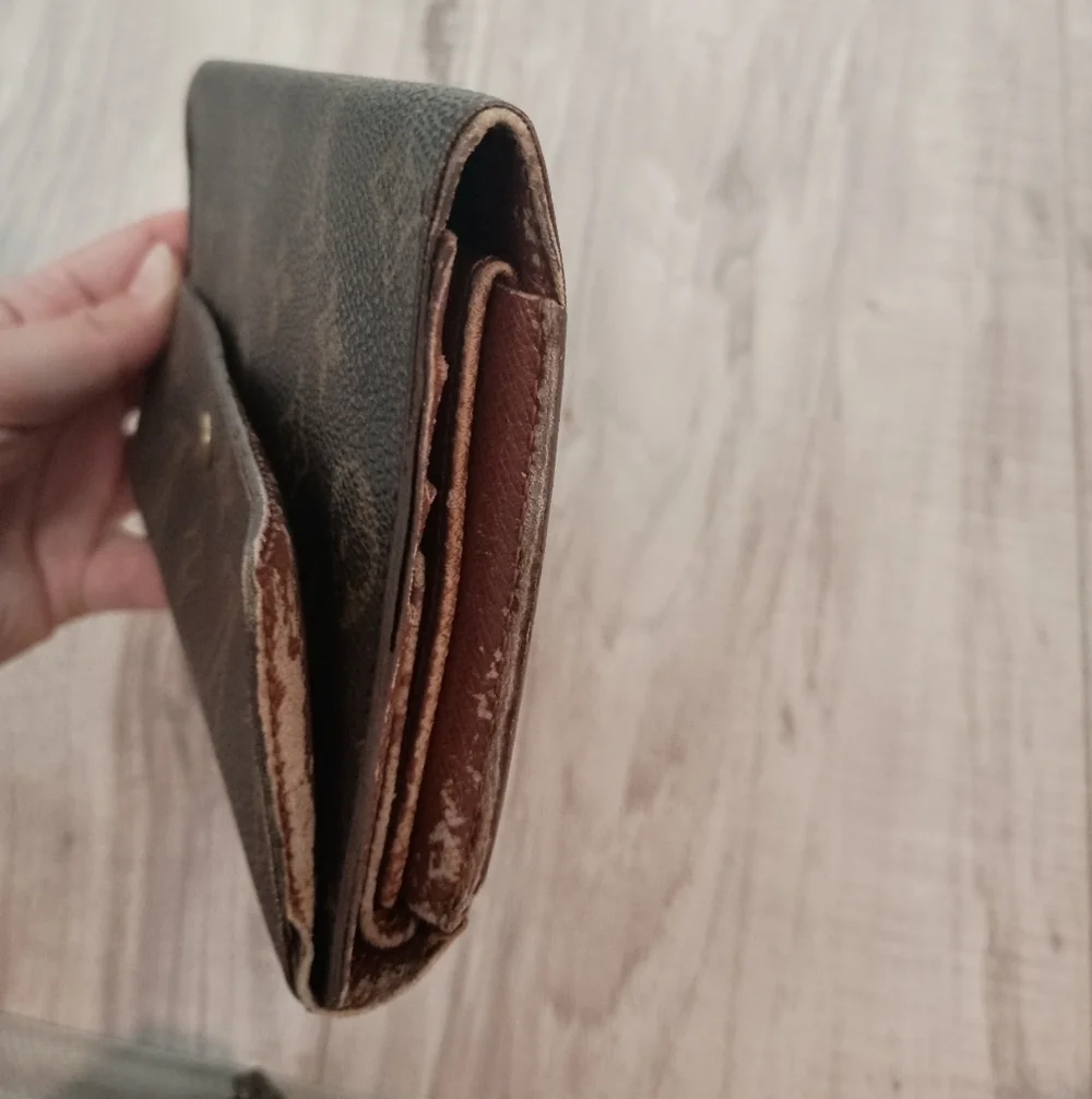 LOUIS VUITTON Porte Tresor International Wallet